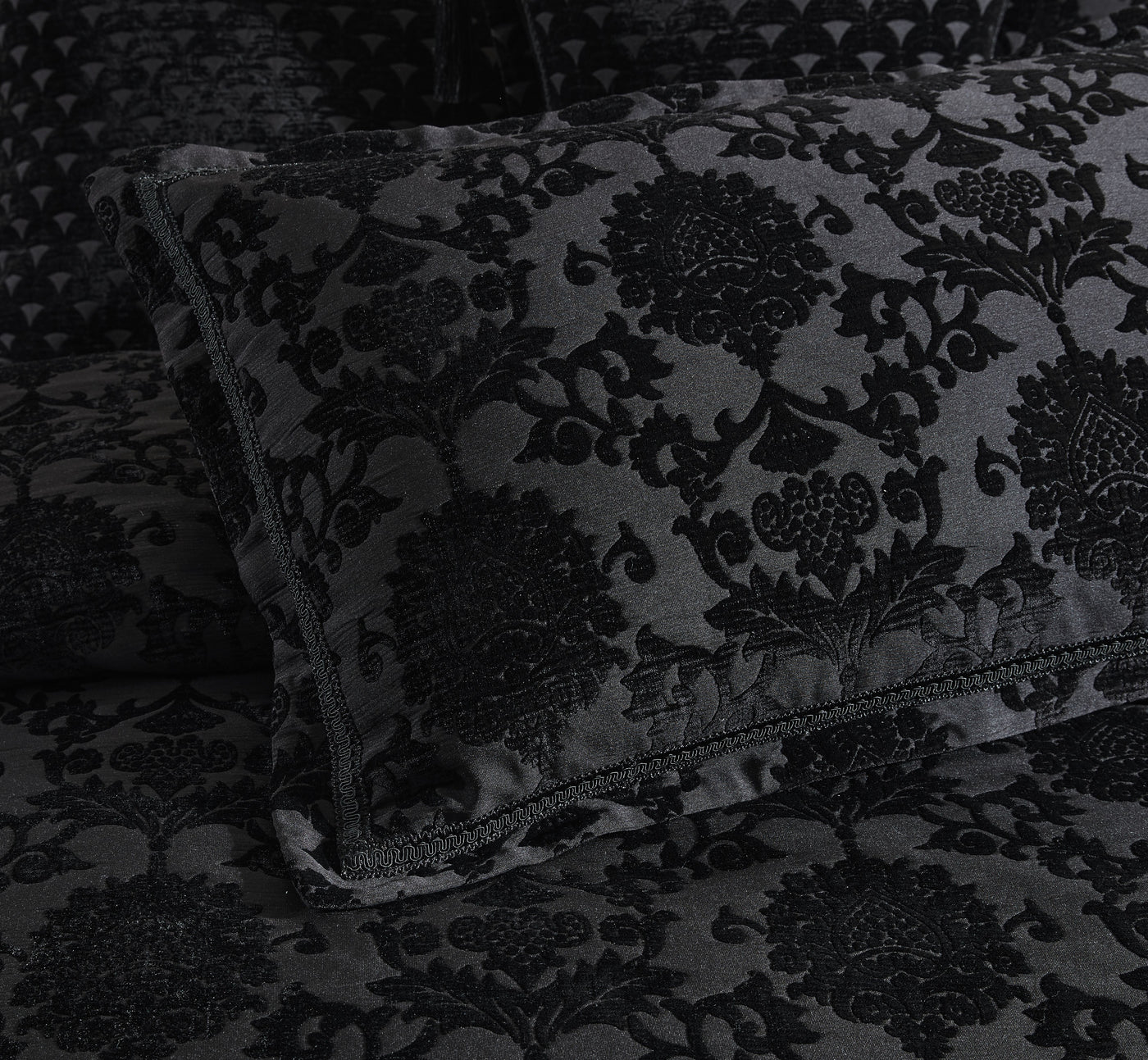 DAVINCI IMPERIAL BLACK  QUILT COVER SET