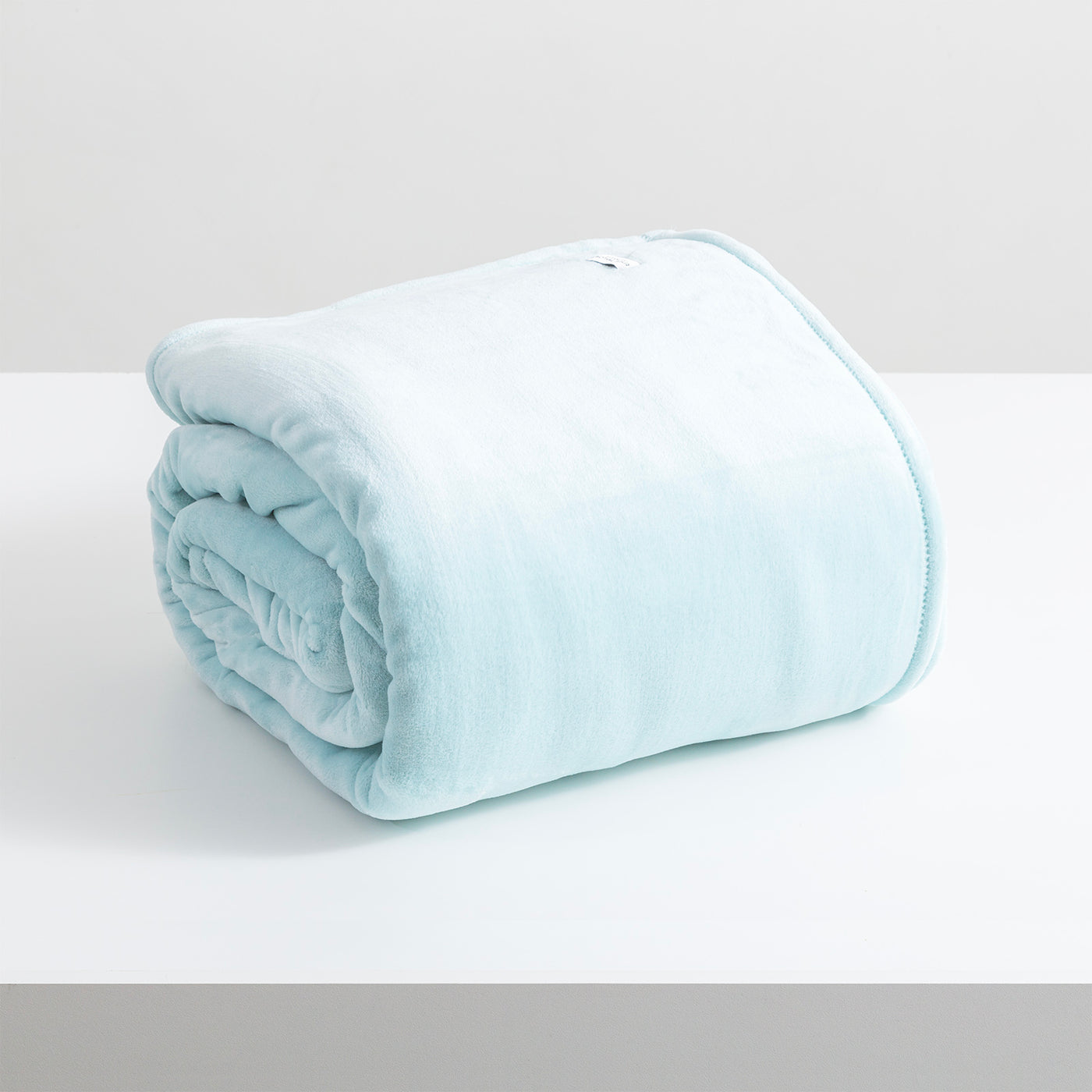 Indulge in unparalleled comfort with our ultra-plush Velvet blanket. 