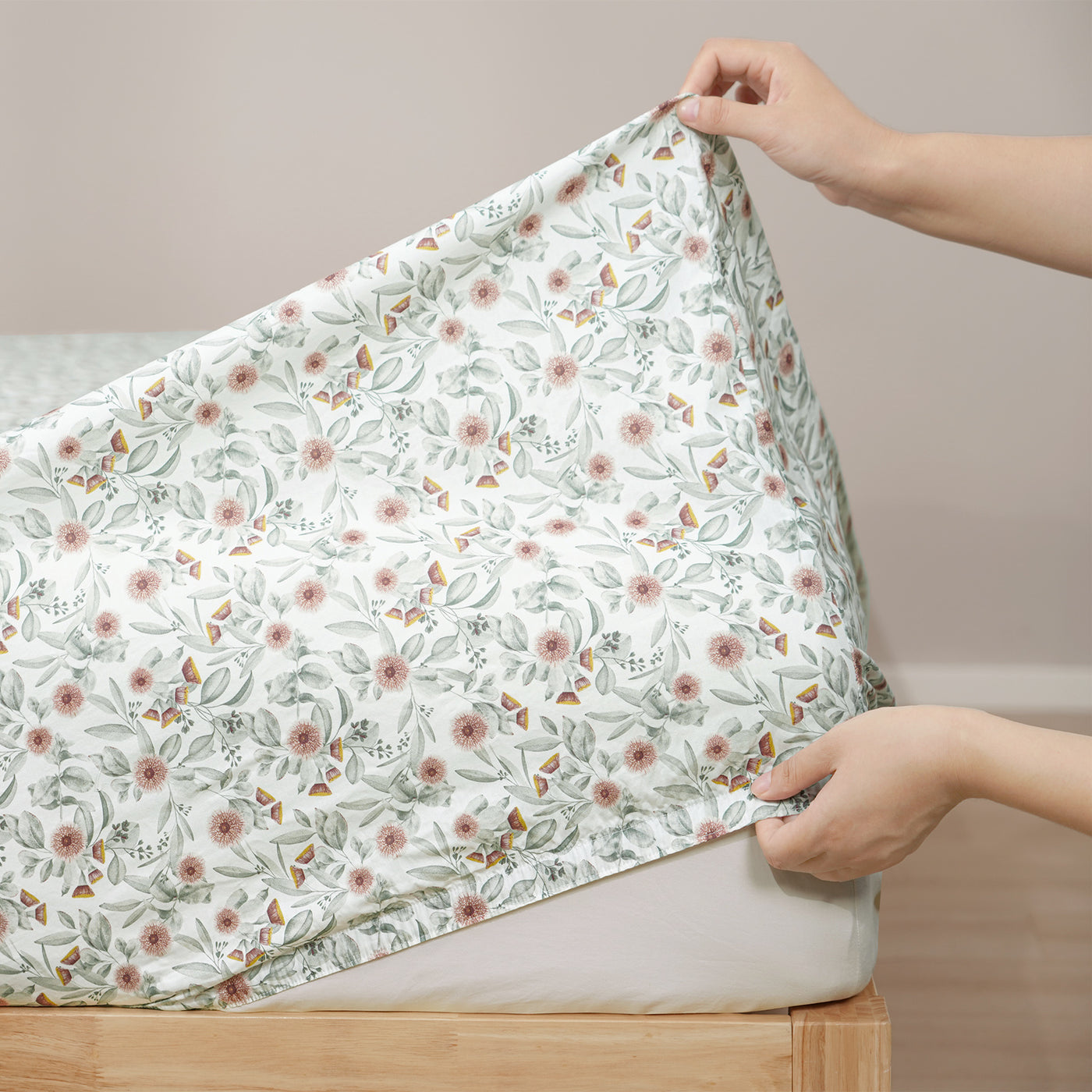Red Gum Patterned Cotton Sheet Set