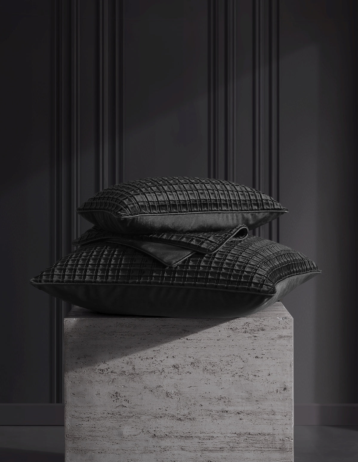 DAVINCI OPULENCE PINTUCKED VELVET ACCESSORIES BLACK