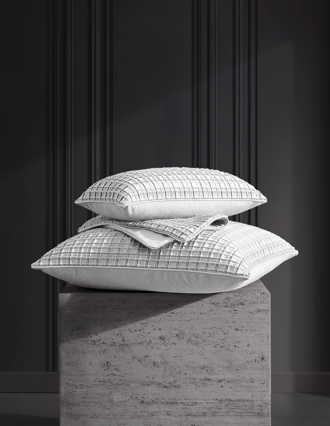DAVINCI OPULENCE PINTUCKED VELVET ACCESSORIES SILVER