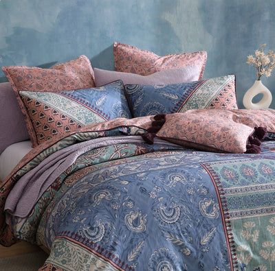 LOGAN & MASON JESSA BLUSH QUILT COVER SET