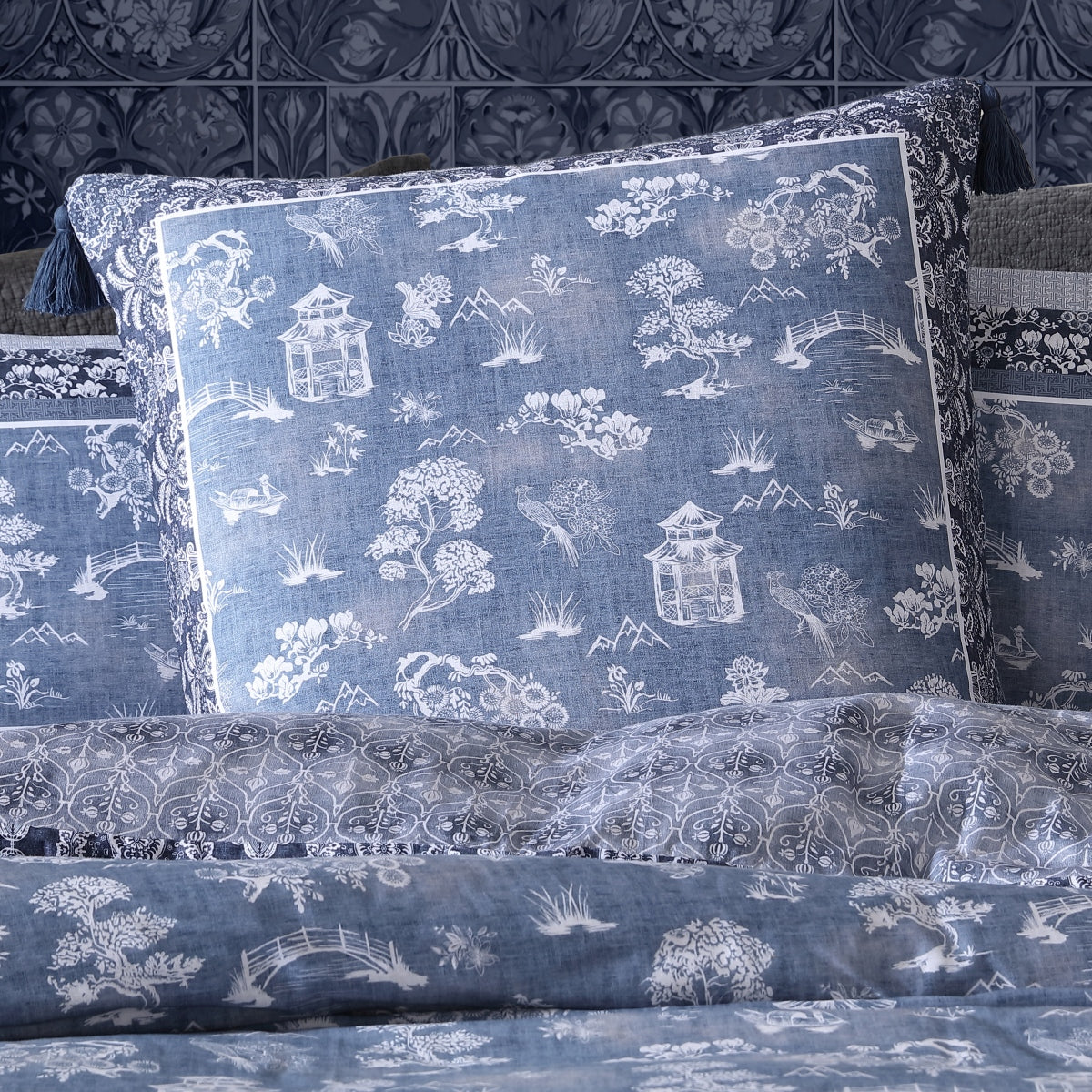 LOGAN & MASON SAKURA QUILT COVER SET