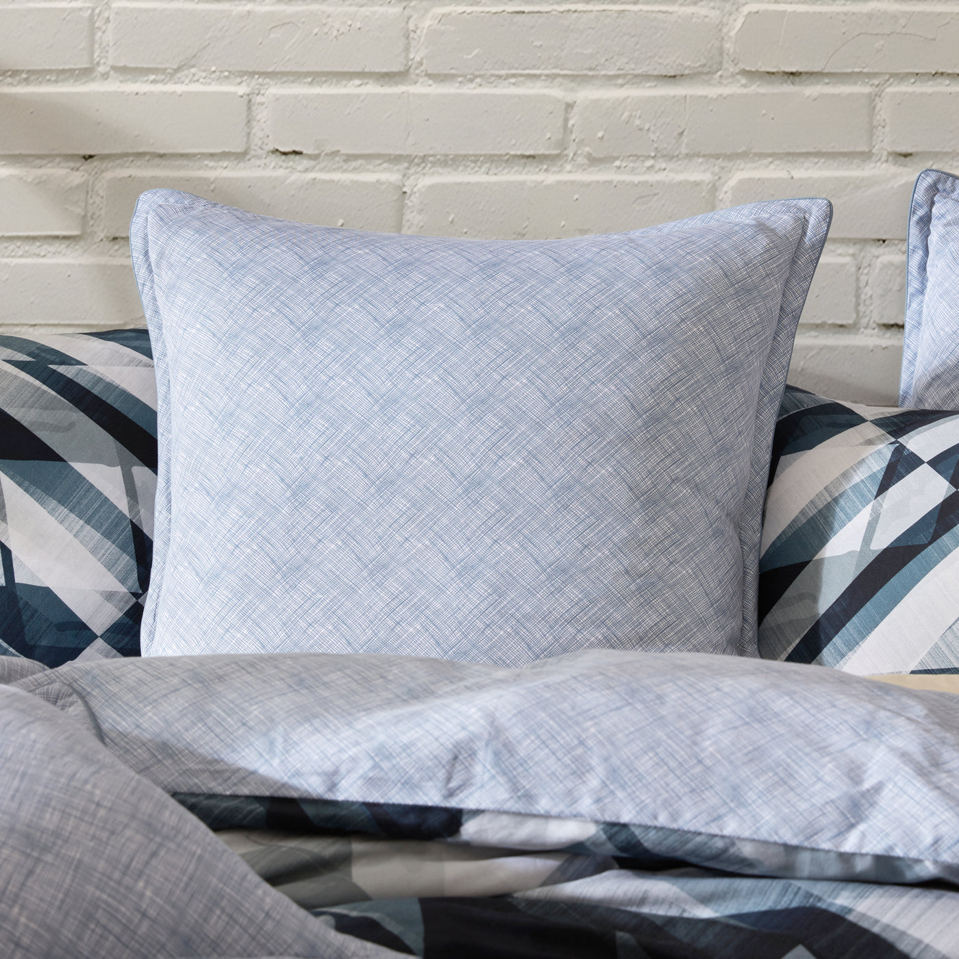 LOGAN & MASON SOREN INK QUILT COVER SET
