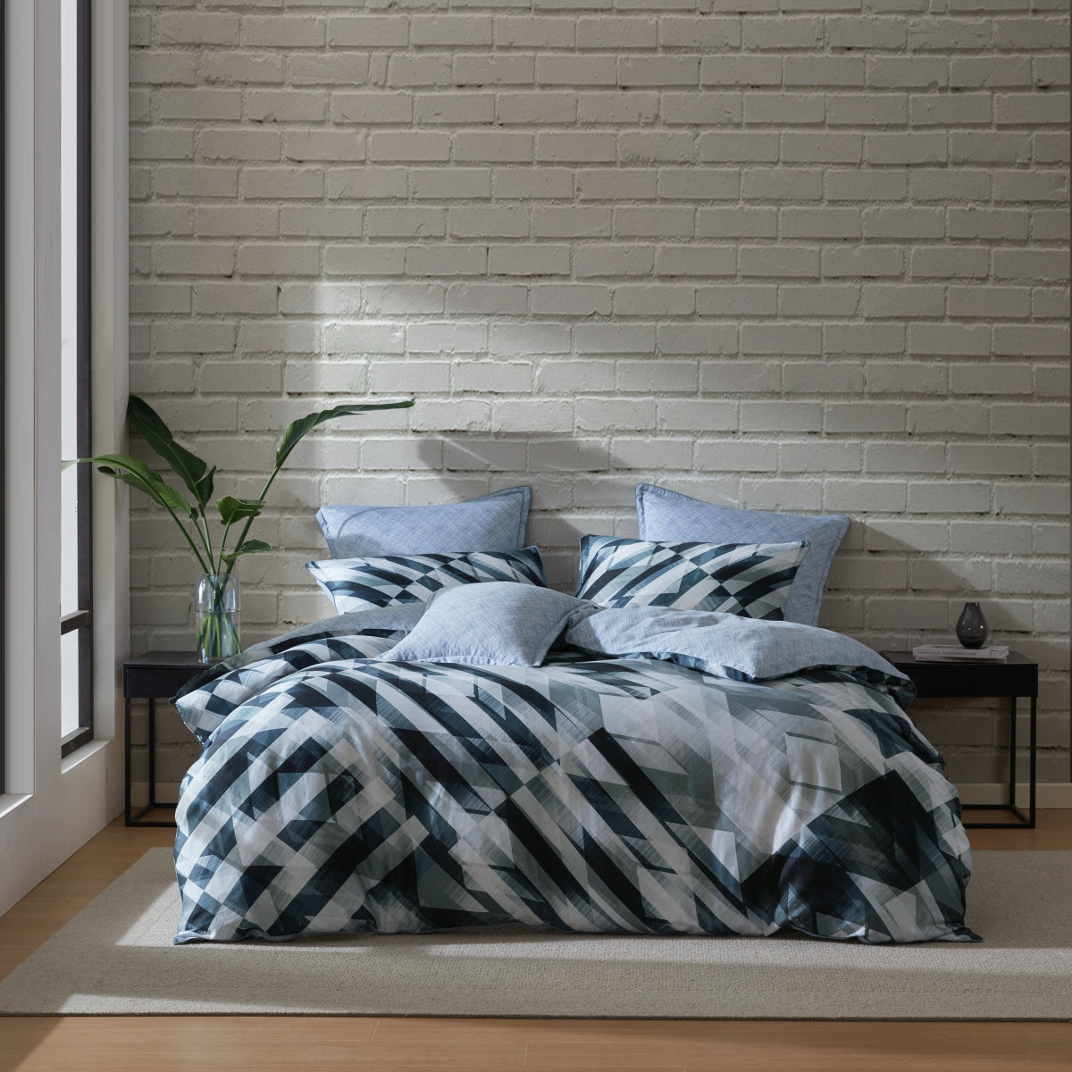 LOGAN & MASON SOREN INK QUILT COVER SET