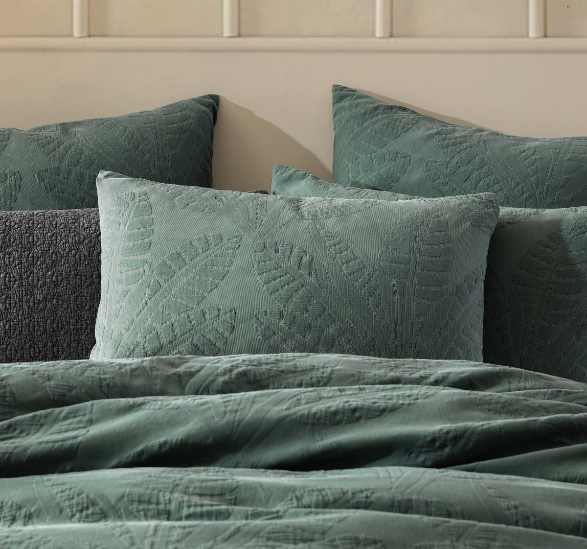 PLATINUM MOANA CILANTRO QUILT COVER SET