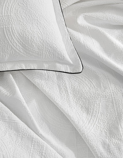 PRIVATE COLLECTION CATALINA  WHITE QUILT COVER SET