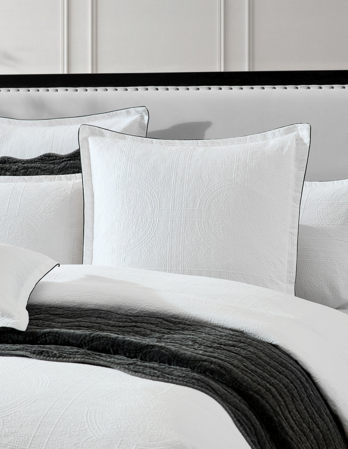 PRIVATE COLLECTION CATALINA  WHITE QUILT COVER SET