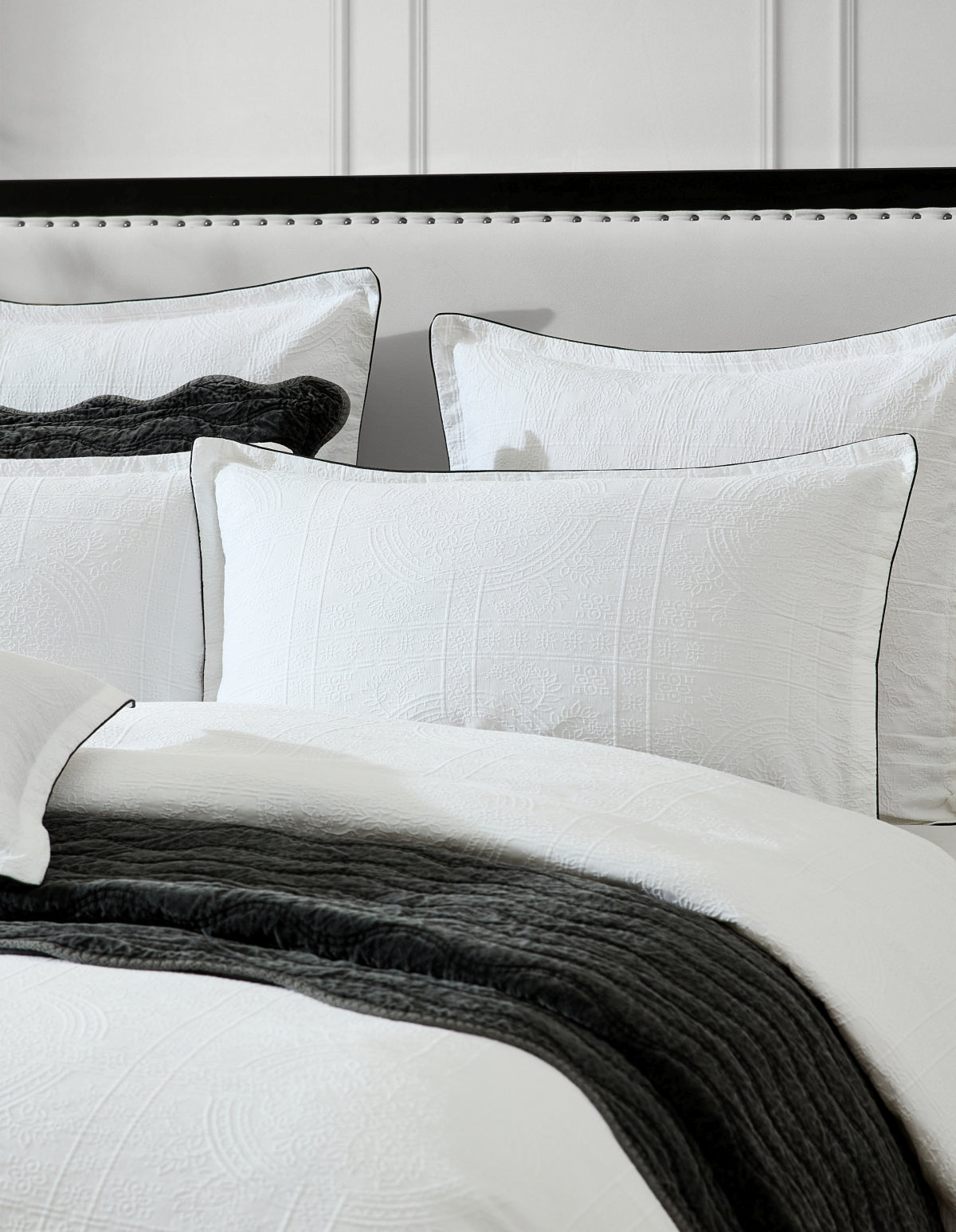 PRIVATE COLLECTION CATALINA  WHITE QUILT COVER SET