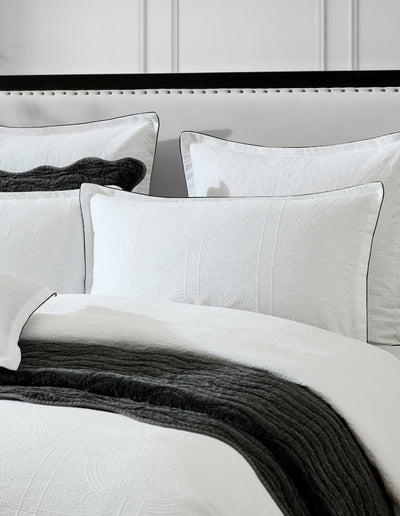 PRIVATE COLLECTION CATALINA  WHITE QUILT COVER SET
