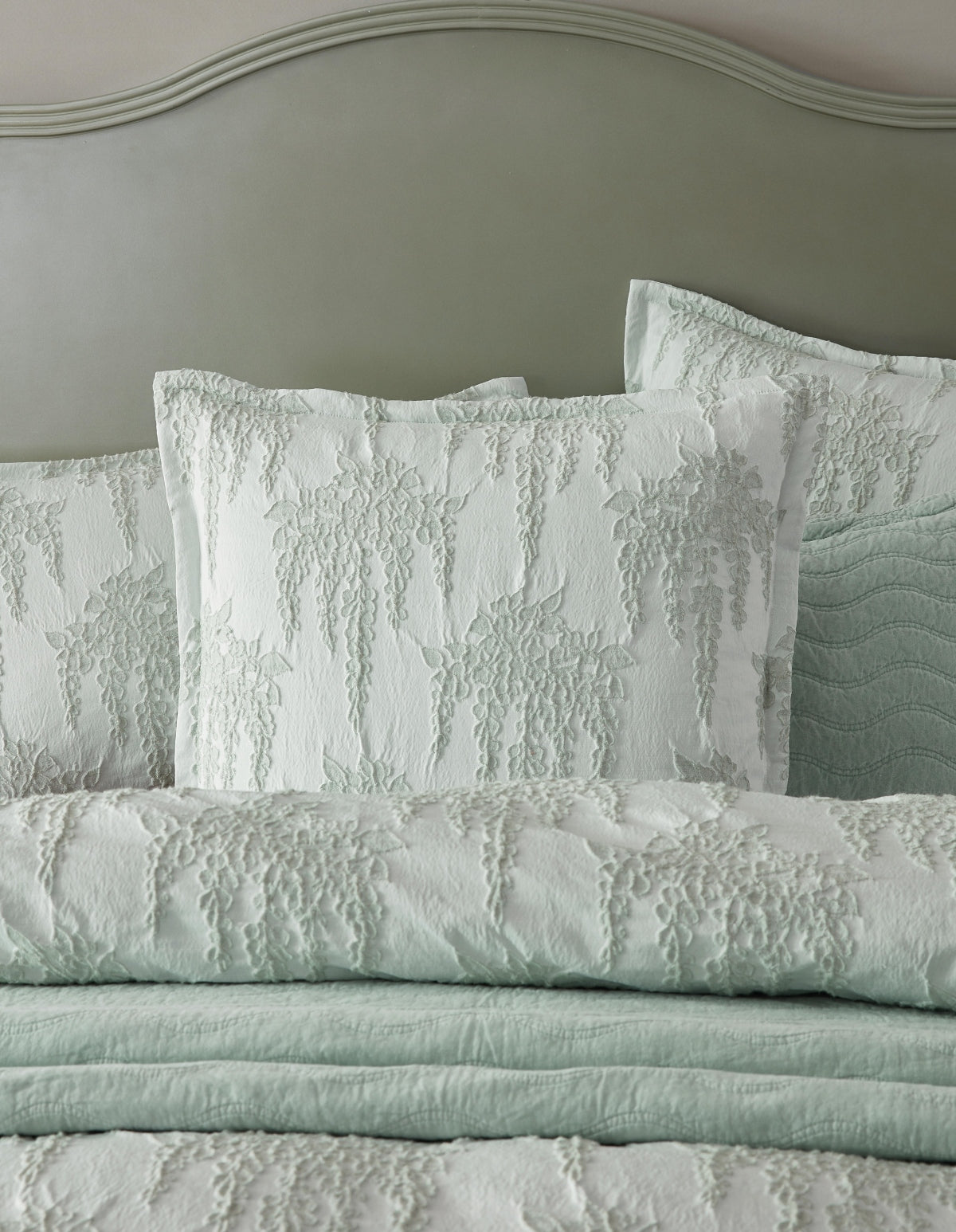 PRIVATE COLLECTION WISTERIA SAGE QUILT COVER SET