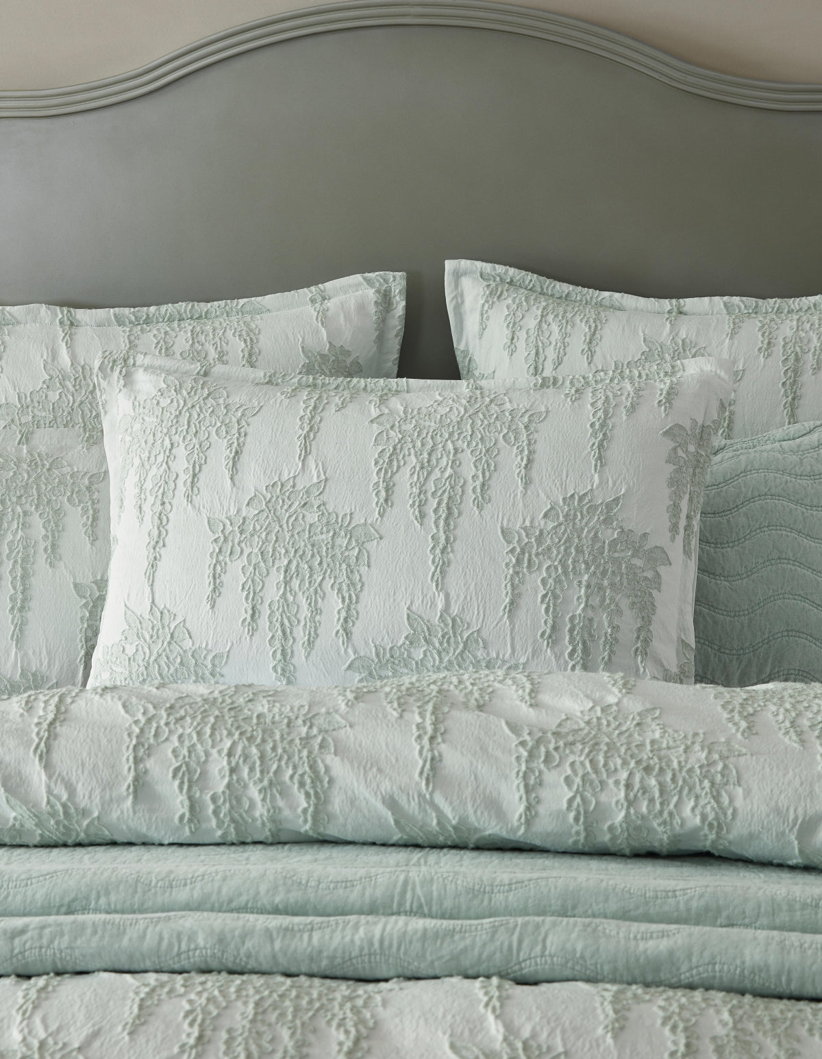 PRIVATE COLLECTION WISTERIA SAGE QUILT COVER SET