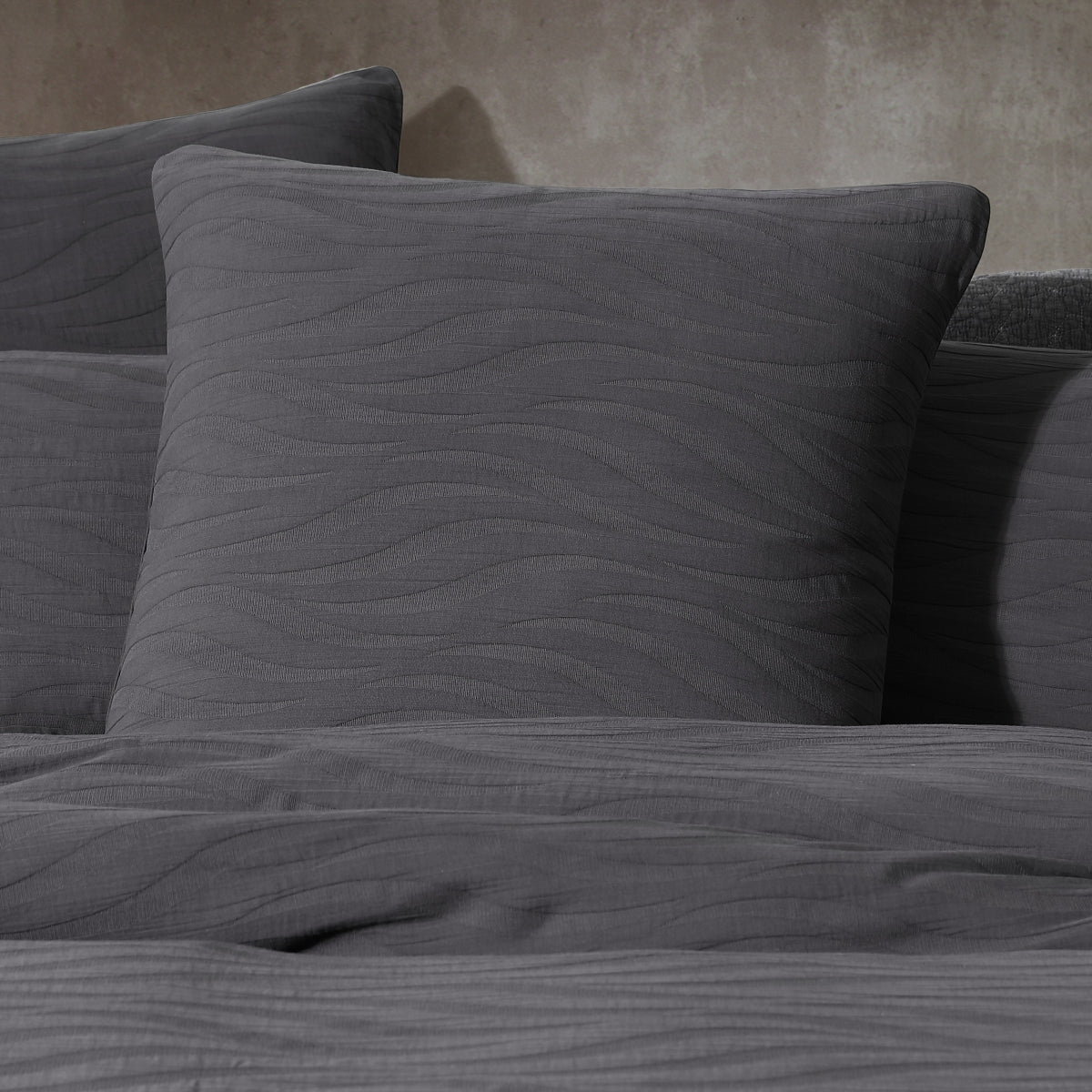 PLATINUM ARIEL CHARCOAL QUILT COVER SET