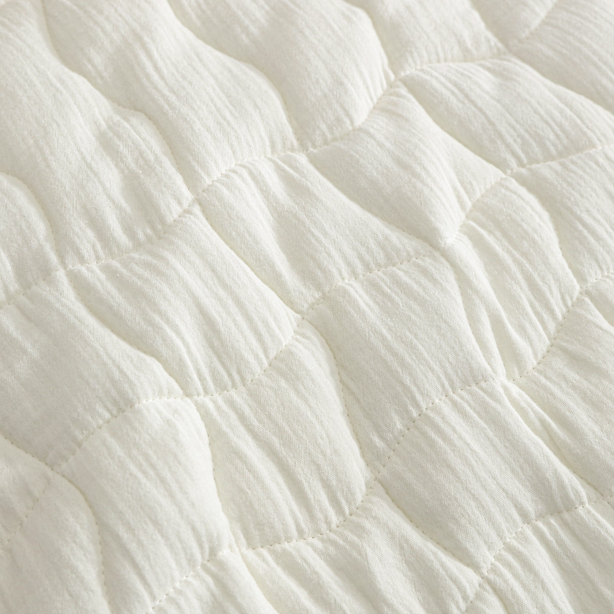 PLATINUM CASCADE IVORY /QUILTED COVERLET SET