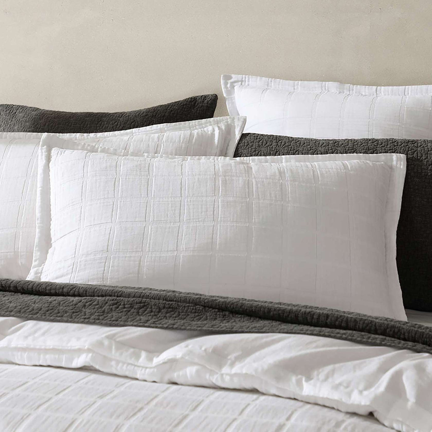 Logan and Mason Platinum sierra Quilt Cover Set White