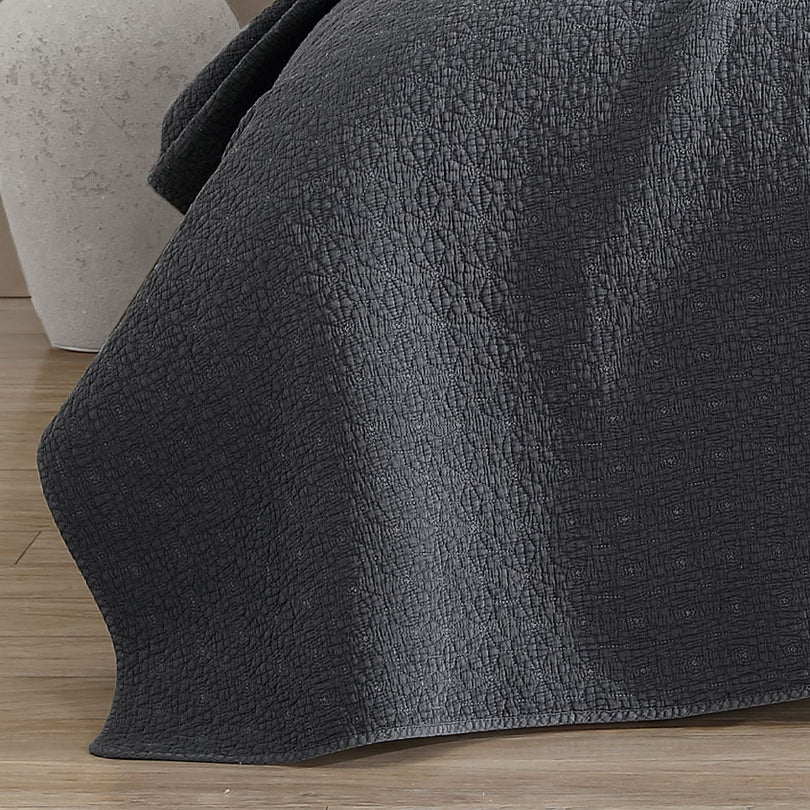 Logan and Mason Platinum Kayo Coverlet Charcoal