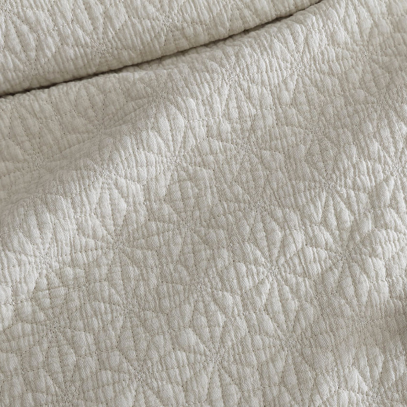 Logan and Mason Platinum Kayo Coverlet Linen